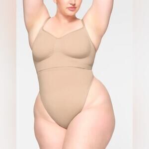 Skims seamless sculpt mid waist thong size 2X